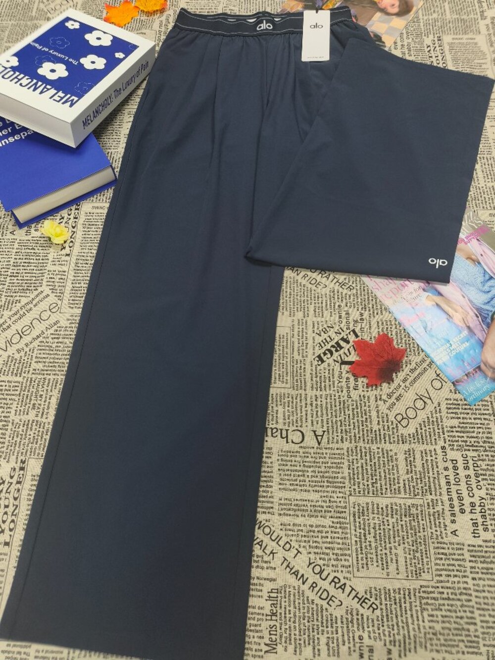 ALO Yoga Navy Suit Up Trouser💦Women' s Regular 30" Inseam💤Basic Everyday Style - Picture 2 of 7